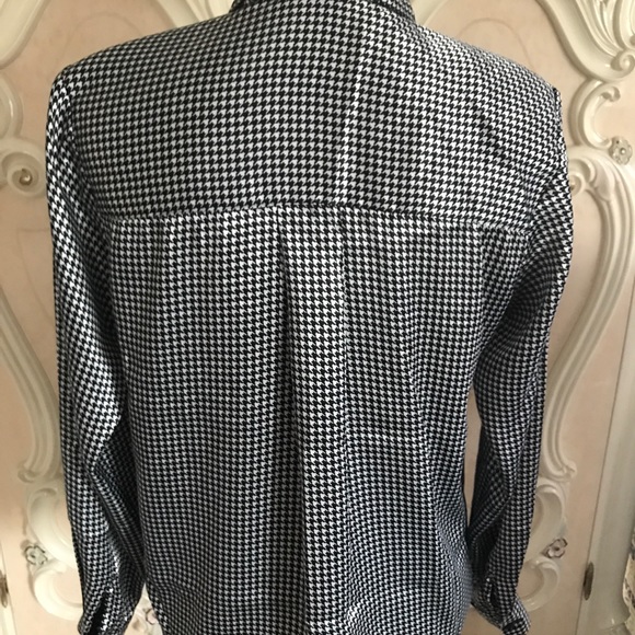 Woman’s blouse by Ivest St. Claire Petites. - Picture 2 of 4